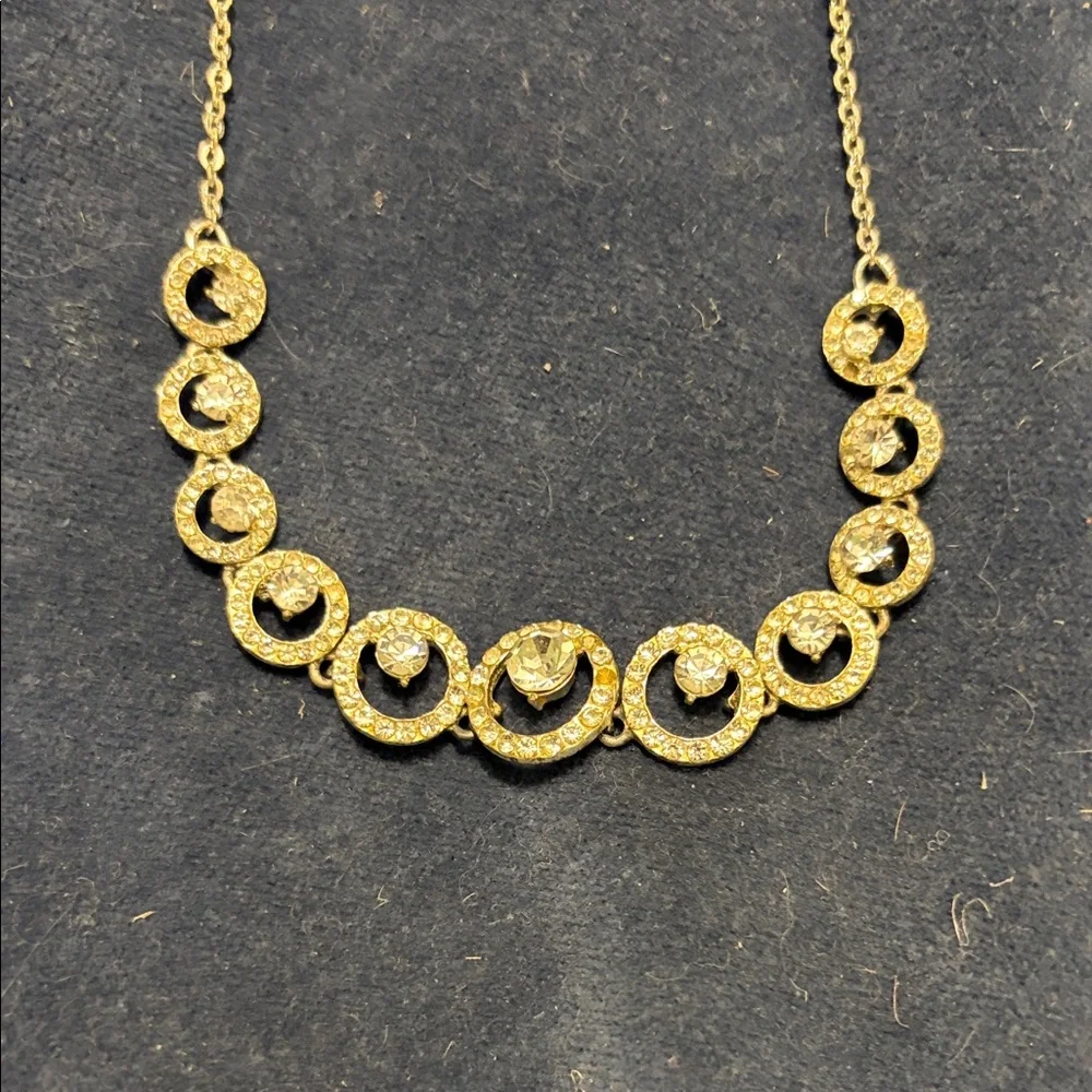 Elegant Circle Necklace - Picture 2 of 3